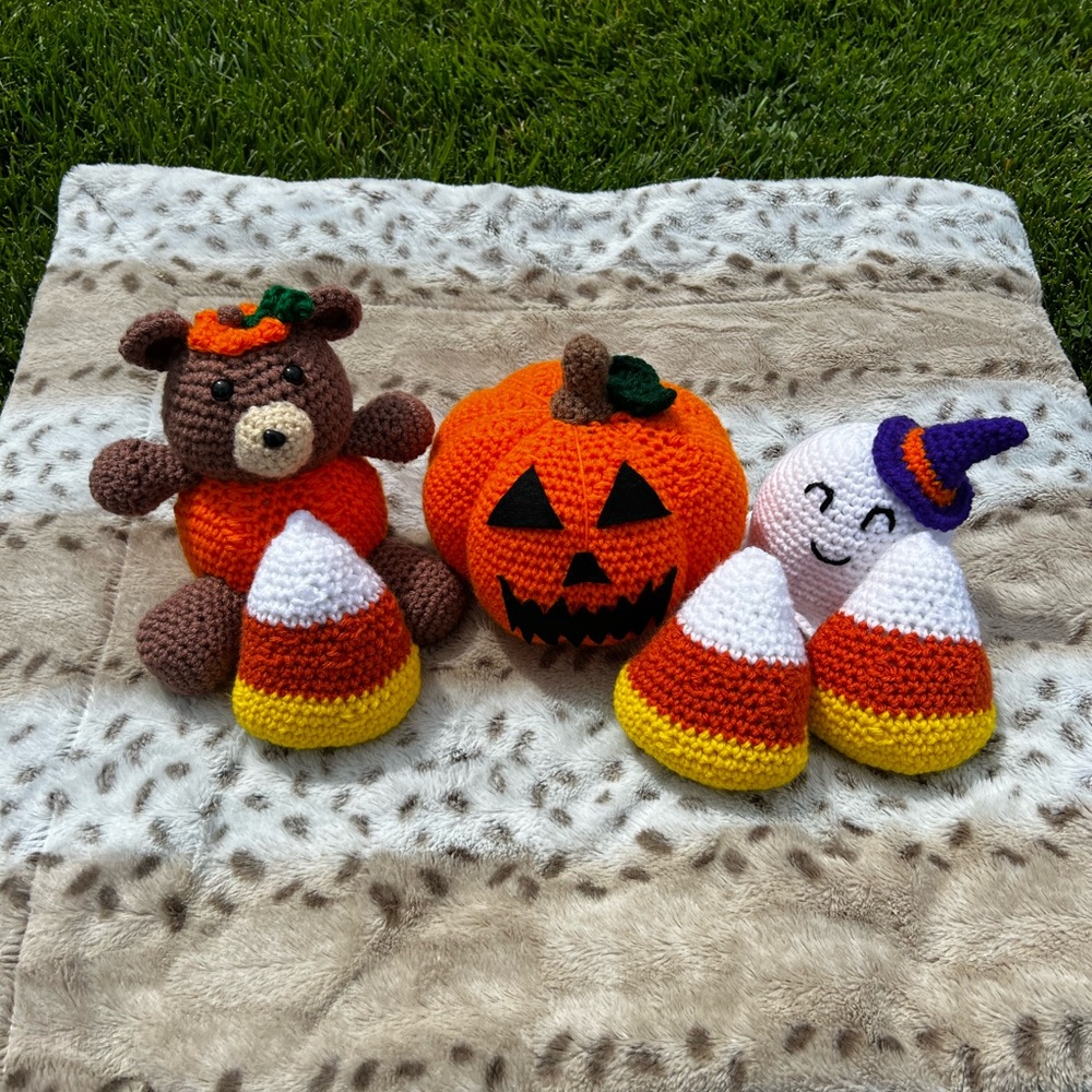 Hand Crocheted Deluxe Spooktober Halloween Decor Bundle!